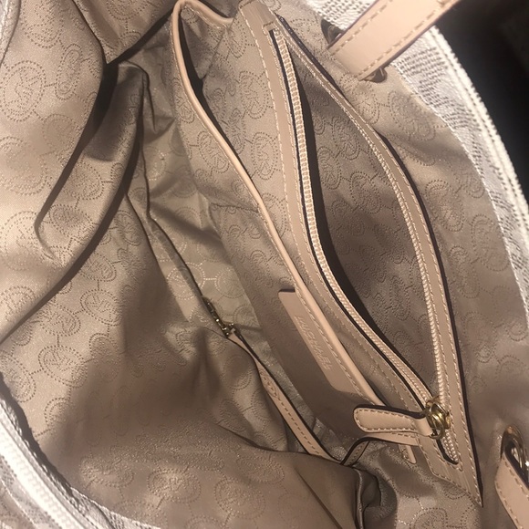 Michael Kors beige and cream tote gold hardware - Picture 4 of 8